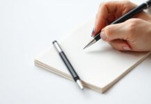 Moda Dünyasında Stilinizi Yükseltmek İçin Not Almak: Kalem Kirtasiye ile Güzellik Notları Taking Notes to Elevate Your Style in the Fashion World: Beauty Notes with Pen and Paper